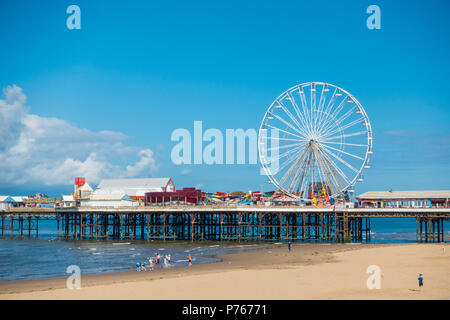 Central Pier di Blackpool, Lancashire. Foto Stock