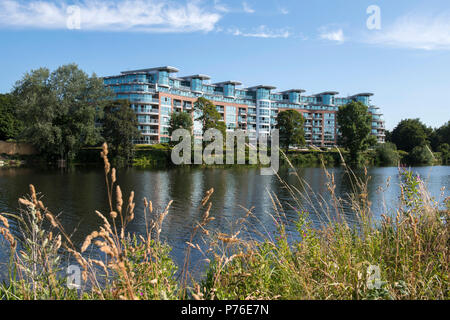 Appartamenti accanto all'acqua sul fiume Crescent, Waterside modo in Nottingham, Inghilterra, Regno Unito Foto Stock
