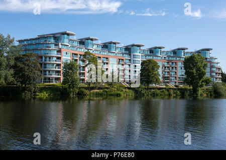 Appartamenti accanto all'acqua sul fiume Crescent, Waterside modo in Nottingham, Inghilterra, Regno Unito Foto Stock