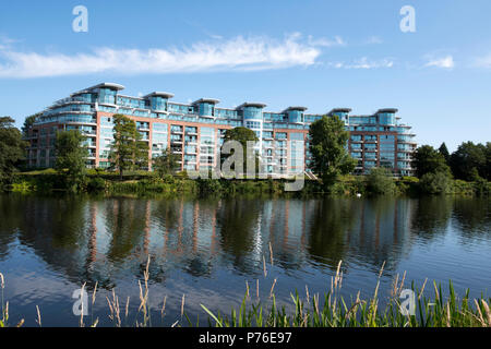 Appartamenti accanto all'acqua sul fiume Crescent, Waterside modo in Nottingham, Inghilterra, Regno Unito Foto Stock