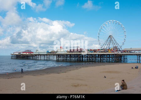 Central Pier in Blackpool, Lancashire. Foto Stock