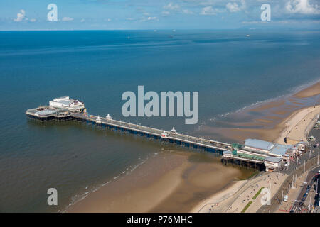 Blackpool North Pier dalla cima della Torre di Blackpool Foto Stock