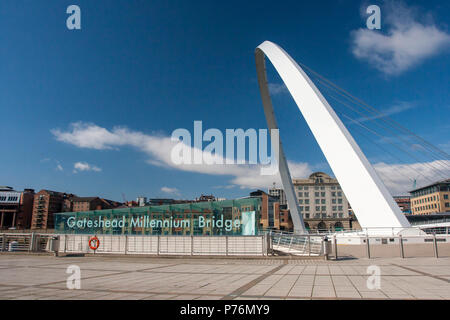 Millennium Bridge in Newcastle-Upon-Tyne Foto Stock