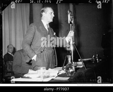 Français : 1er Congrès du particol social français : le colonel de La Rocque au micro : [photographie de presse] / Agence Meurisse . 18 Dicembre 1936 1 Il colonnello Larocque Foto Stock