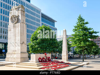 Memoriale di guerra e il cenotafio in Piazza San Pietro, Manchester, Regno Unito Foto Stock