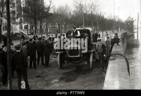 12 Camión del Servicio Municipal de limpieza en el Paseo del Árbol de Gernika (3 de 3) - Fondo Car-Kutxa Fototeka Foto Stock