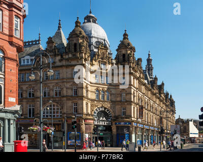 Kirkgate edificio di mercato aperto 1904 da Vicar Lane Leeds West Yorkshire Inghilterra Foto Stock