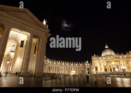 Piazza San Pietro e la Basilica in Roma, Italia Foto Stock