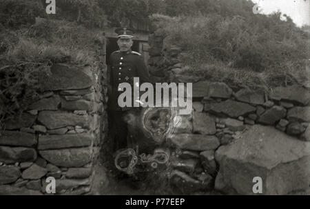 Español: Título originale: Maniobras militares en el campo (3/8) Localización: Guipúzcoa . 1916 45 Maniobras militares en el campo (3 de 8) - Fondo Car-Kutxa Fototeka Foto Stock