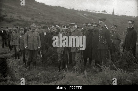 Español: Título originale: Maniobras militares en el campo (1/8) Localización: Guipúzcoa . 1916 45 Maniobras militares en el campo (1 de 8) - Fondo Car-Kutxa Fototeka Foto Stock