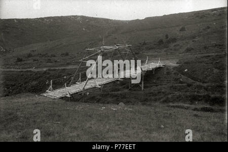 Español: Título originale: Maniobras militares en el campo (4/8) Localización: Guipúzcoa . 1916 45 Maniobras militares en el campo (4 de 8) - Fondo Car-Kutxa Fototeka Foto Stock