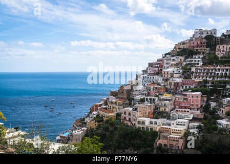 Positano, un villaggio cliffside, Costiera Amalfitana, Italia Foto Stock