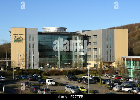 Vista del paesaggio del Caerphilly County Council gli uffici della sede centrale a Ystrad Mynach nel Galles del Sud Foto Stock