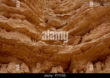 Basso angolo di visualizzazione insolita Shelf-come ha eroso le formazioni rocciose di Castle Rock Badlands, una popolare destinazione turistica in Kansas, STATI UNITI D'AMERICA Foto Stock