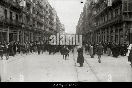 19 fúnebre Cortejo de Paulino Aguirre, joven donostiarra de 17 años fallecido en Eibar víctima de onu accidente (4 de 8) - Fondo Car-Kutxa Fototeka Foto Stock