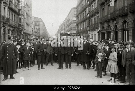 19 fúnebre Cortejo de Paulino Aguirre, joven donostiarra de 17 años fallecido en Eibar víctima de onu accidente (6 de 8) - Fondo Car-Kutxa Fototeka Foto Stock