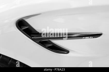 La griglia laterale di una BMW M4 Foto Stock