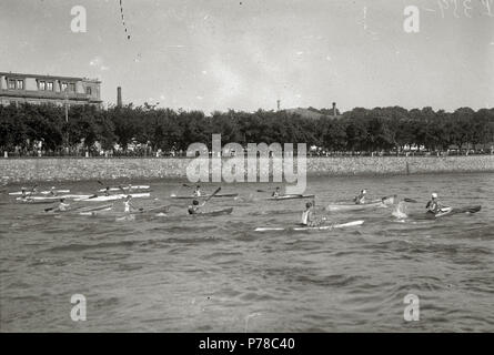 51 Piragüismo en el río dell'Urumea a la altura de Puente de María Cristina (7 de 8) - Fondo Car-Kutxa Fototeka Foto Stock