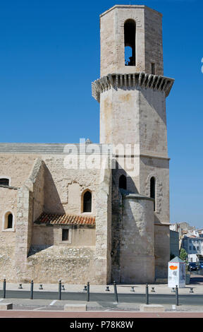 La romanica chiesa di St Laurent, Marsiglia, in Le Panier storico quartiere arroccato su una collina che si affaccia sul Forte di St Jean & il Vieux Port. Foto Stock