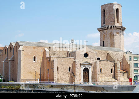 La romanica chiesa di St Laurent, Marsiglia, in Le Panier storico quartiere arroccato su una collina che si affaccia sul Forte di St Jean & il Vieux Port. Foto Stock