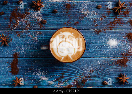 Tazza di caffè con un sacco di belle latte art Foto Stock