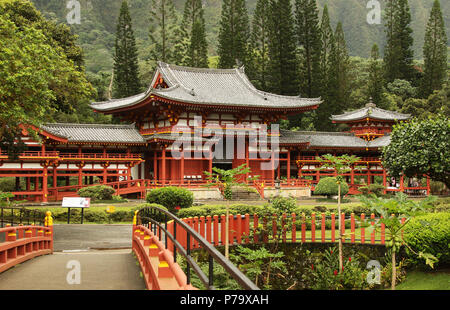 Il Tempio Byodo-In. Una replica del Byodo-In tempio costruito oltre 950 anni fa a Uji, Giappone. Un tempio buddista aperto ai turisti. Valle dei Templi Foto Stock