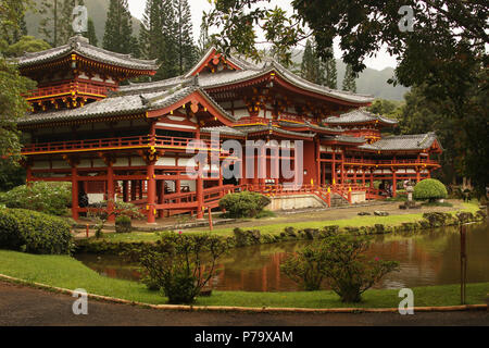 Il Tempio Byodo-In. Una replica del Byodo-In tempio costruito oltre 950 anni fa a Uji, Giappone. Un tempio buddista aperto ai turisti. Valle dei Templi Foto Stock