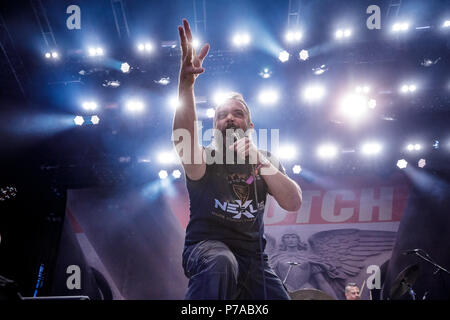 Roskilde, Danimarca. 4 Luglio, 2018. La American rock band frizione svolge un concerto dal vivo durante il danese music festival Roskilde Festival 2018. Qui il cantante Neil Fallon è visto dal vivo sul palco. (Photo credit: Gonzales foto - Pietro Troest). Credito: Gonzales foto/Alamy Live News Foto Stock