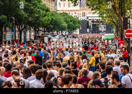 Parigi, Francia. 5 Luglio, 2018. Una grande folla di giro per FNAC 2018 presso l' Hotel de Ville di Parigi, Francia. Credito: Samantha Ohlsen/Alamy Live News. Foto Stock