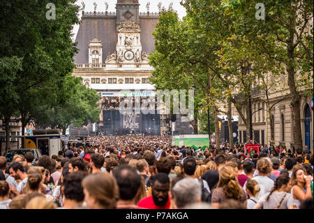 Parigi, Francia. 5 Luglio, 2018. Una grande folla di giro per FNAC 2018 presso l' Hotel de Ville di Parigi, Francia. Credito: Samantha Ohlsen/Alamy Live News. Foto Stock