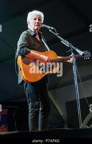 Bollate Italia. 05 luglio 2018. Il cantante angloamericano/cantautore Graham Nash si esibisce dal vivo sul palco di Villa Arconati durante "Una serata intima di canzoni e storie Tour' Credito: Rodolfo Sassano/Alamy Live News Foto Stock