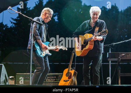 Bollate Italia. 05 luglio 2018. Il cantante angloamericano/cantautore Graham Nash si esibisce dal vivo sul palco di Villa Arconati durante "Una serata intima di canzoni e storie Tour' Credito: Rodolfo Sassano/Alamy Live News Foto Stock