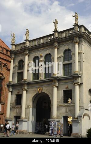 La Polonia. Gdansk. Golden Gate. Costruito a 1612-14 da Abraham van den Blocke, Duthc manierismo. Facciata. Foto Stock