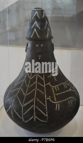 La cultura di Pomerania. Età del ferro. 7th-3rd secolo A.C. Face-Urn. Urna funeraria con la faccia. La Polonia. Museo archeologico di Danzica. La Polonia. Foto Stock