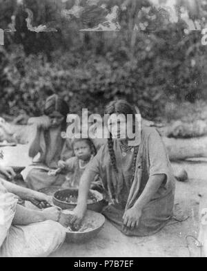 200 Rio Maniqui, nordöstra Bolivia. Kvinnor och barn - SMVK - 005667 Foto Stock