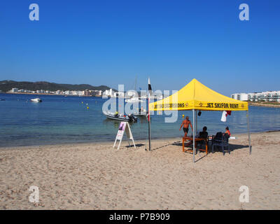 Cala Pinet beach, a baia di San Antonio, Ibiza Foto Stock