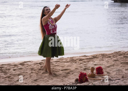 Hawaii ballerina di hula in costume dancing Foto Stock