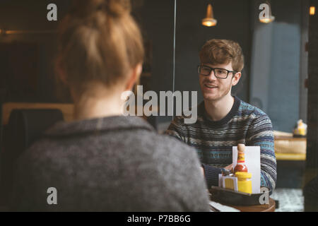 Matura in cafe Foto Stock