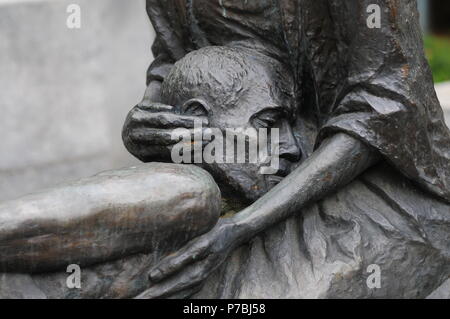 Monumento alle vittime del massacro di Katyn (Pomnik Ofiar Zbrodni Katyńskiej) Wroclaw, Polonia, Giugno 2018 Foto Stock