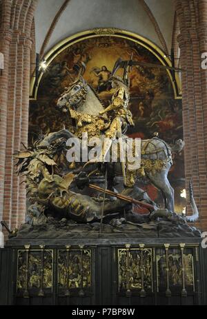 ARTE gotico. SUECIA. San Jorge matando al Dragón, 1489. Estatua de Bernt Notke (1435-1509). Catedral de San Nicolás. Estocolmo. Foto Stock