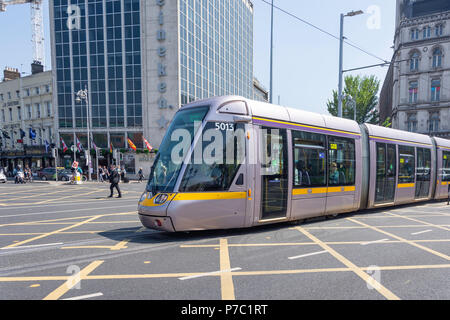 Luas tram / sistema di trasporto ferroviario leggero, o'Connell Street Lower, Dublino, Repubblica d'Irlanda Foto Stock