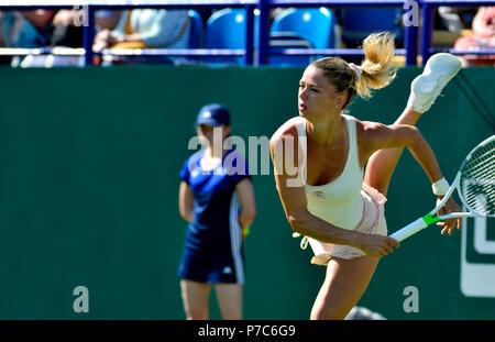 Camila Giorgi (ITA) giocando nel primo round della Valle di natura internazionale, Eastbourne, 25 giugno 2018 Foto Stock