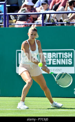 Camila Giorgi (ITA) giocando nel primo round della Valle di natura internazionale, Eastbourne, 25 giugno 2018 Foto Stock