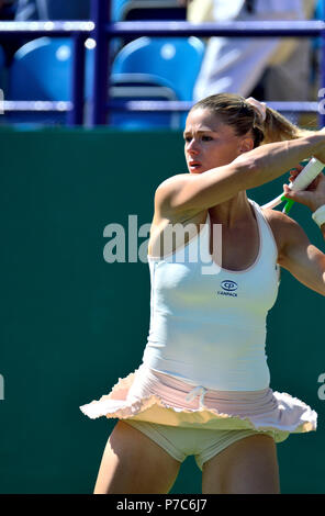 Camila Giorgi (ITA) giocando nel primo round della Valle di natura internazionale, Eastbourne, 25 giugno 2018 Foto Stock