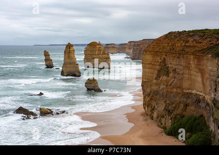 L'iconico dodici apostoli a Port Campbell sulla Great Ocean Road Victoria Australia il 23 giugno 2018 Foto Stock