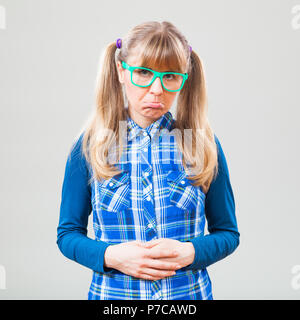 Studio shot ritratto di triste da stupidi donna Foto Stock