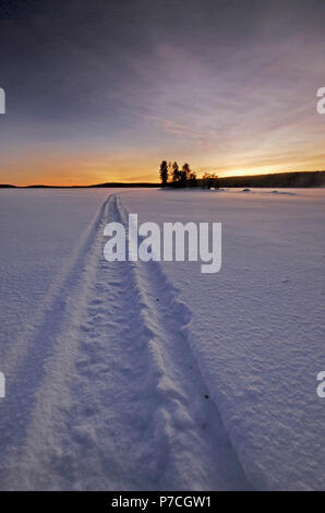 Lago Vuontisjärvi in Muonio, Lapponia, Finlandia Foto Stock