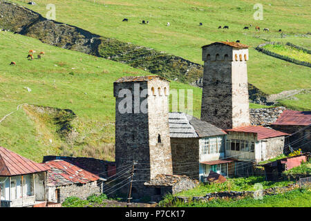 Tradizionale Svanetian medievale torre ospita, Ushguli villaggio, regione di Svaneti, Caucaso, Georgia Foto Stock