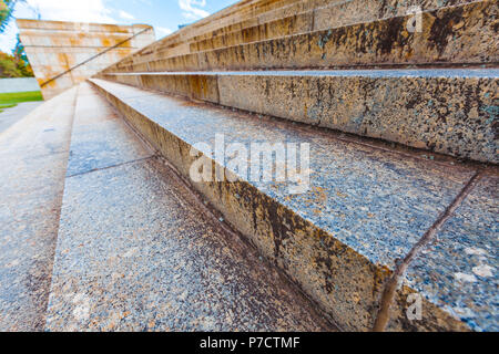 Primo piano della outdoor ampia scalinata in prospettiva Foto Stock