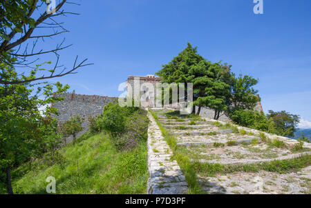 Vista del Forte Puin nella città di Genova il Parco delle Mura trail (Parco delle Mura), Genova (Genova), Italia. Foto Stock